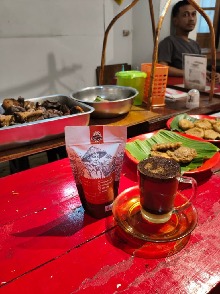Kopi Banyumas Kopi Logawa Kini Hadir di Nasi Gandul Pak Bedjo